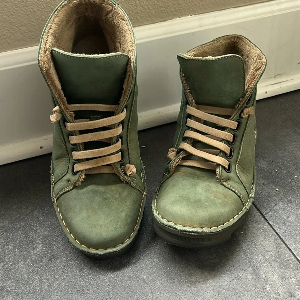 On Foot 29001 High Top Green  Sneaker in Kaki Khaki. Size 38
